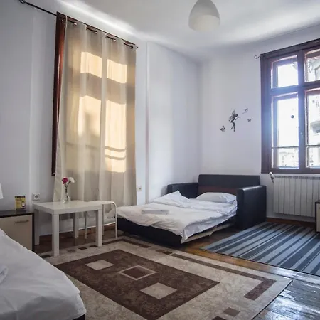 Hotello Albergue *
